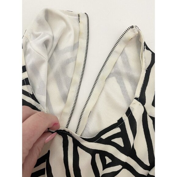 Everly Size M Shift Dress Short Sleeve Cream Black Art Deco Pattern Knee Length - Picture 6 of 9